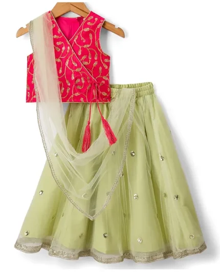 Woven Sleeveless Lehenga Choli & Dupatta Set With Floral Embroidery